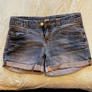 Express Women’s Distressed Jean Shorts. Size 4.